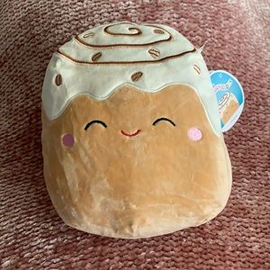 Chanel cinnamon roll Squishmallow